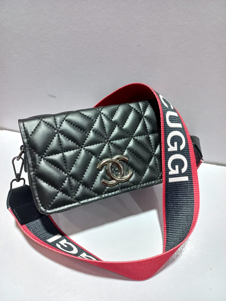 Elegant Quilted Black Handbag with Branded Strap with Guchi brand logo